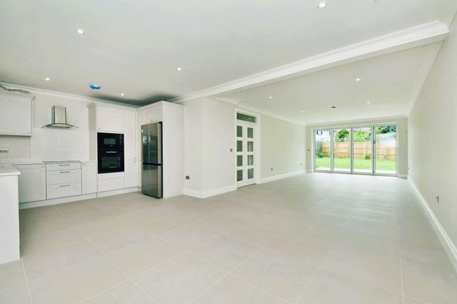 2, Hollyoak Close, Sutton photo 4
