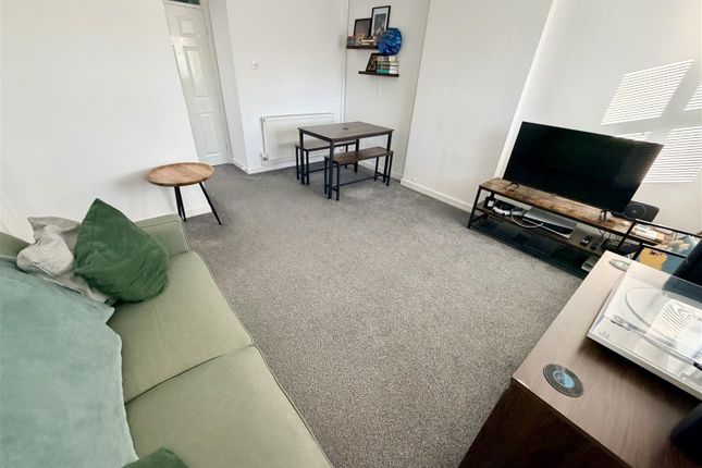 5A, Avebury Close, Crowhill photo 2