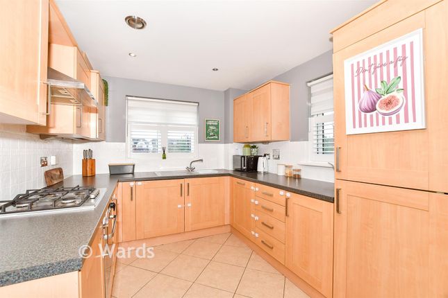 2-bed flat on 116, Sherwood Avenue, Aylesford, £200,000