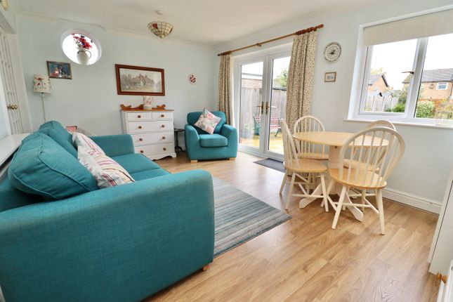 6, Manor Leas Close, Lincoln photo 2