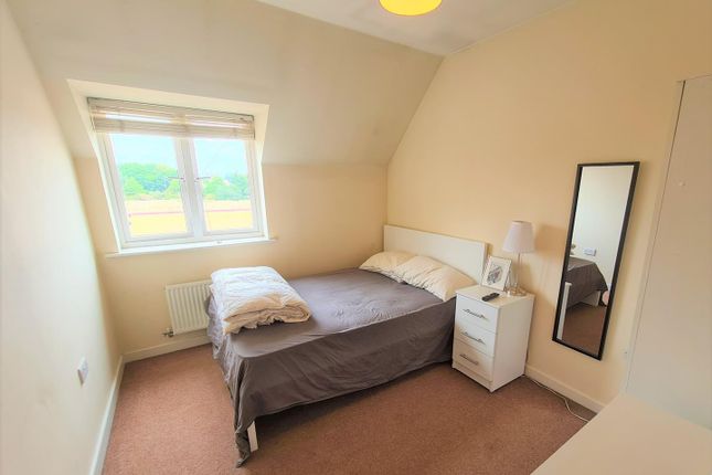 164, Academy Place, Isleworth photo 3