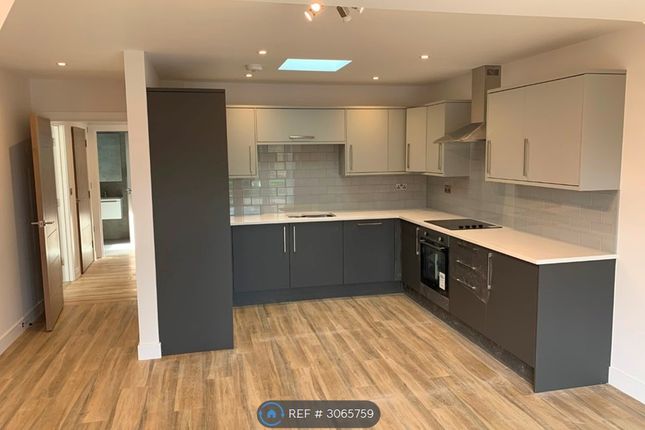 Apartment, Gladwell Court Harewood Place, Slough photo 3