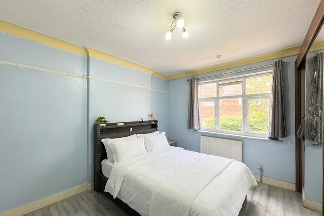 Chestnut Court, Wembley photo 3