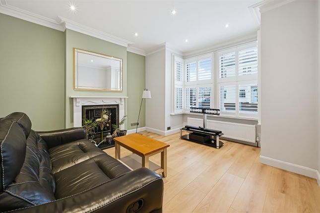 Clarendon Road, Colliers Wood photo 2
