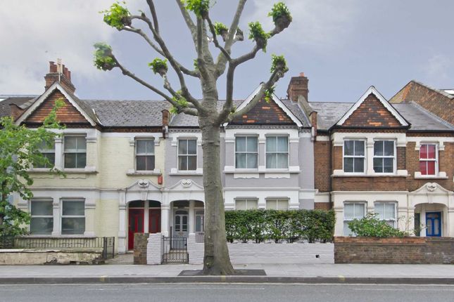 Thumbnail Flat to rent in Wandsworth Bridge Road, Fulham, London