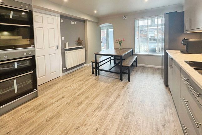 Room 3, 182, Carfield, Lancashire photo 4