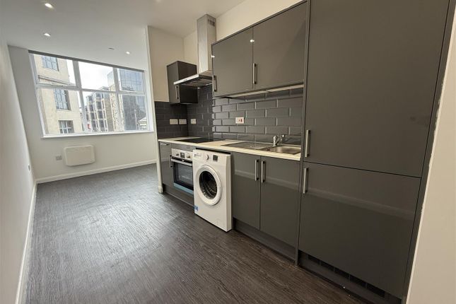 Flat 102, Spectrum House, 27 East Parade, Bradford photo 3