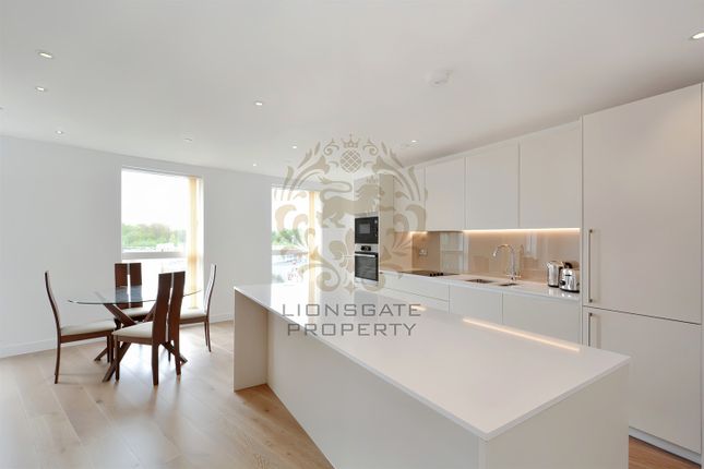 3-bed house on London, £3,000/mo