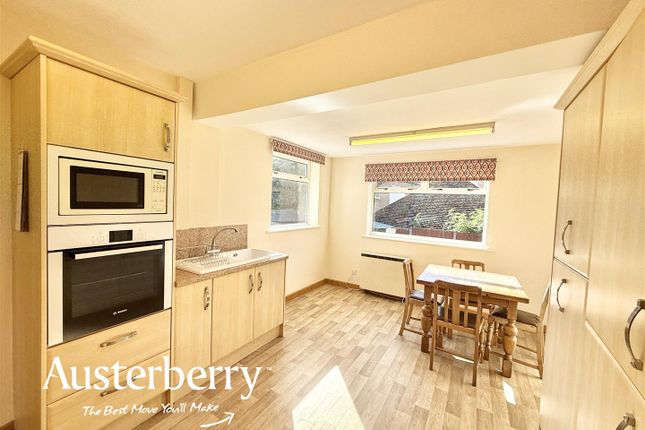 8, East Grove, Stoke-On-Trent photo 2