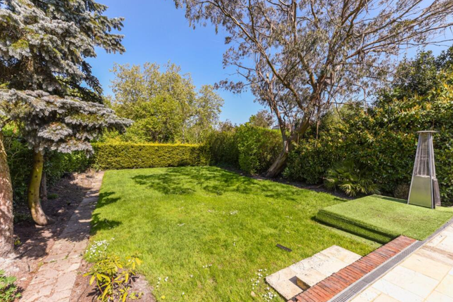 Chalton Drive, Chalton Drive, Hampstead Garden Suburb photo 3