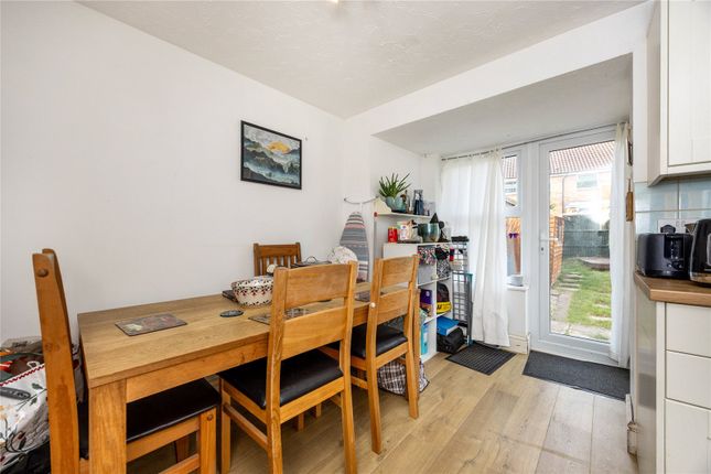 33, Severn Road, Crawley photo 4