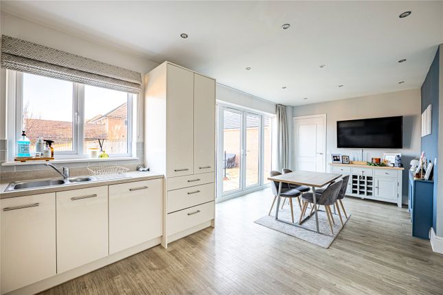 3, Owl Close, Warminster photo 3