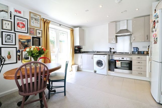 Flat 2, 21, Kenyon Way, Slough photo 4