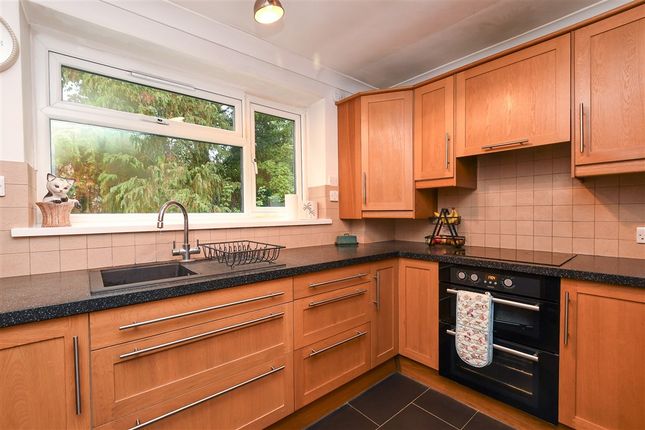 Oakfield Drive, Reigate photo 4