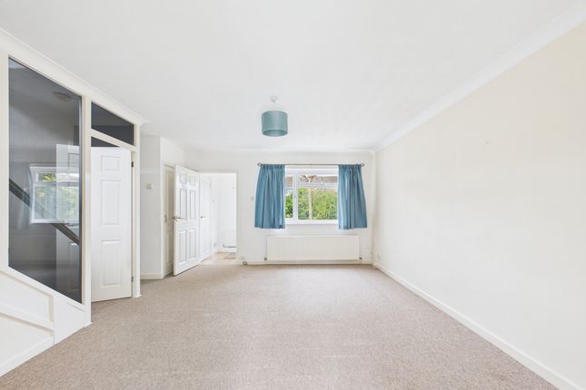 16 Estover Way, Chinnor photo 3