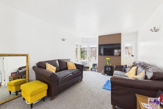 11, King Arthurs Drive, Strood photo 2