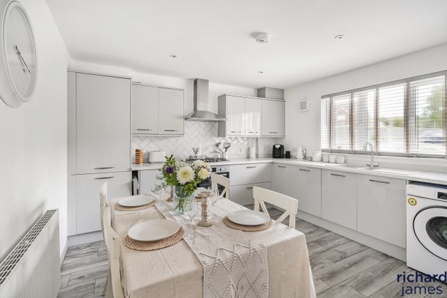 45, Willis Way, Purton photo 3