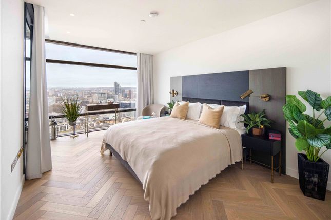 Flat for sale in Principal Tower, Shoreditch High Street, London