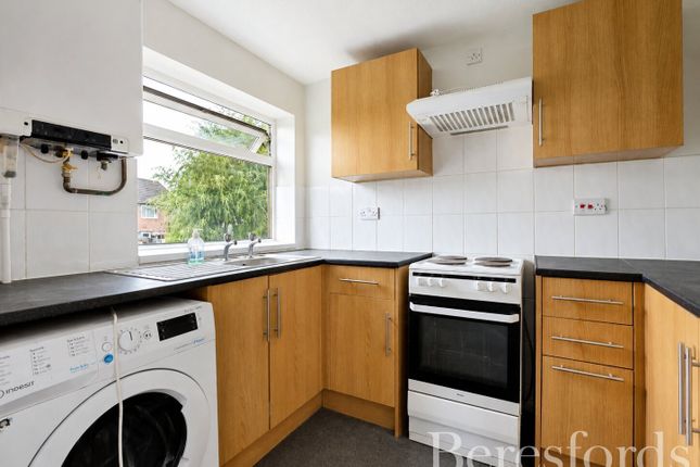 16, Bell Close, Essex photo 4