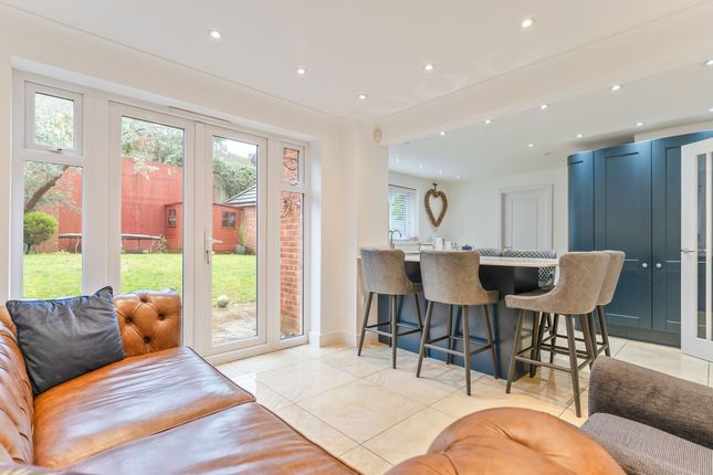 4 Westfield Rise, Newport photo 4