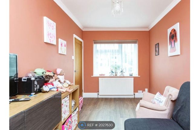 Room to rent in Woburn Avenue, Hornchurch
