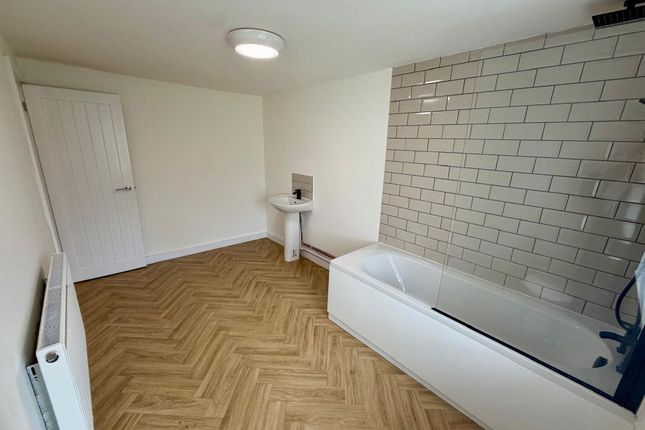 142 Miskin Road, Tonypandy photo 4