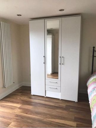 Room to rent in Eastcote Avenue, Greenford, - Room