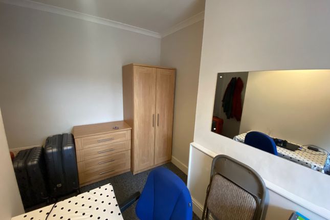 Room to rent in Sherwood Street, Reading