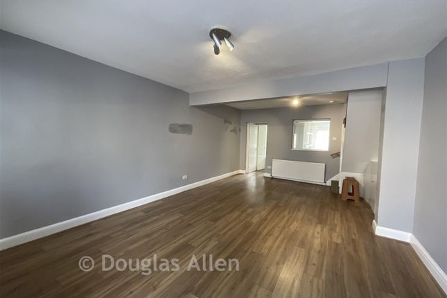 28, Oval Road North, Dagenham photo 2