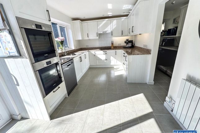 11, Manor Gardens, Okehampton photo 4