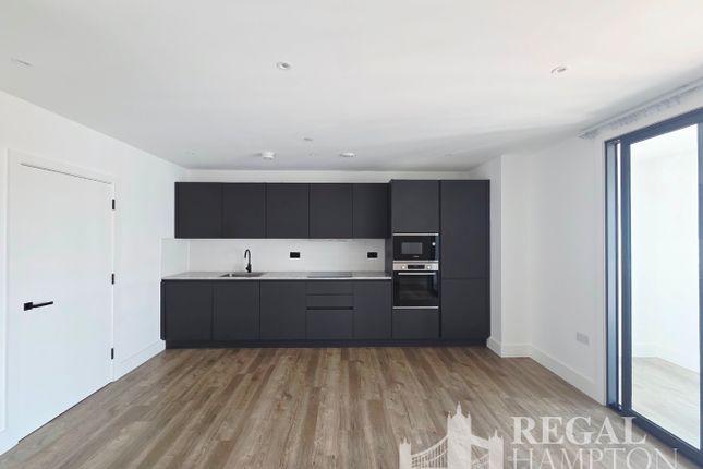 8 Station Road, London photo 2