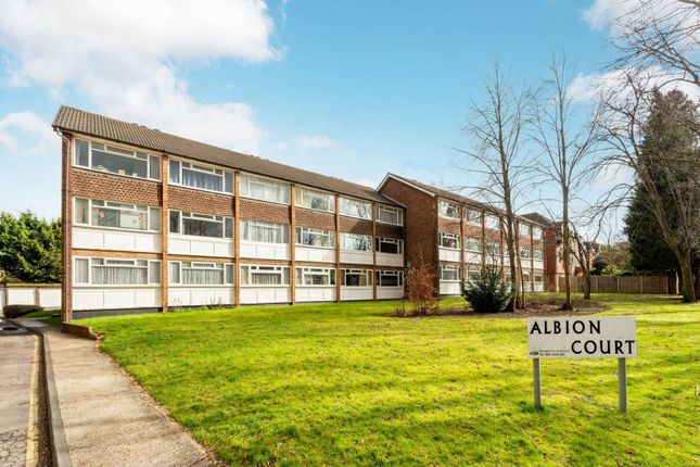 Thumbnail Flat to rent in Albion Road, Sutton
