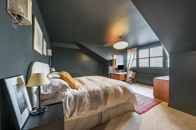 25 Ormonde Court,, Belsize Grove, London photo 3