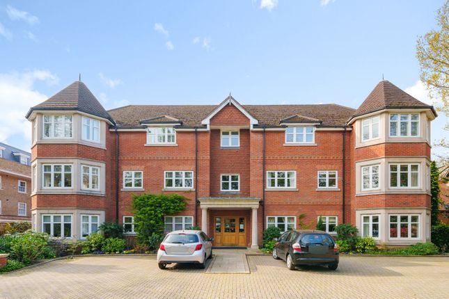 Thumbnail Flat for sale in Warbeck House, 46 Queens Road, Weybridge