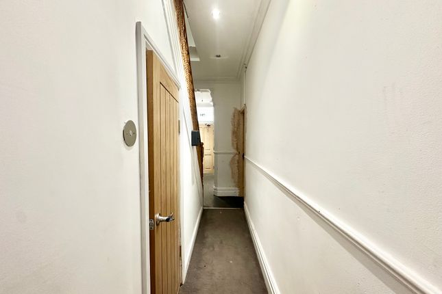 697, Blackburn Road, Bolton, Bolton photo 3
