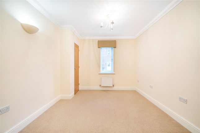 Flat for sale in Between Streets, Cobham