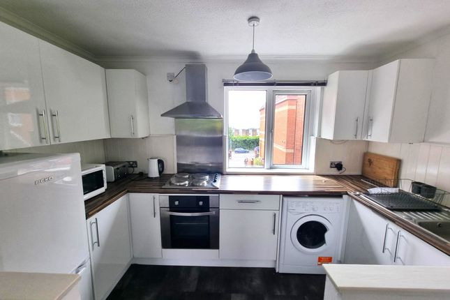 Flat 7, Park Court, Barry photo 3