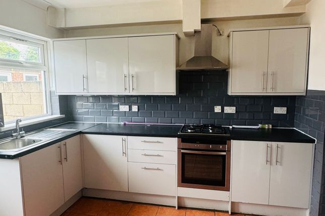 4 Bed 2 Bath To Rent In Southall