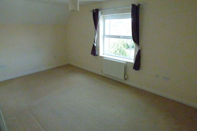 Flat to rent in James Meadow, Langley