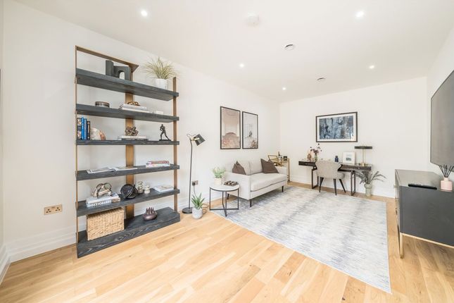 43, Rosemont Road, London photo 3