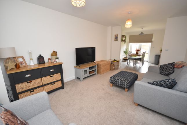 1, Halifax Close, Whitchurch photo 4