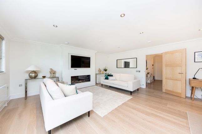 Flat for sale in Clifton Road, Wimbledon Village, London