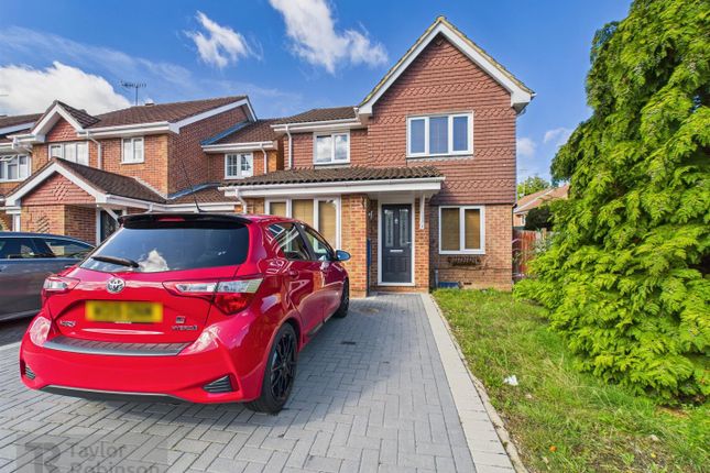 4-bed house on 3, Graveney Road, Crawley, £2,200/mo