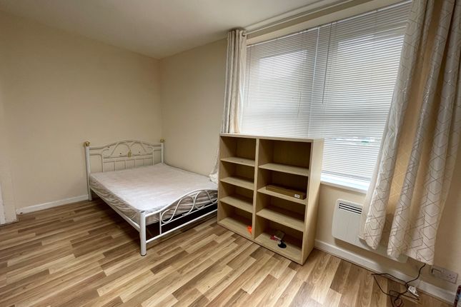 Flat to rent in Clare Street, Cardiff