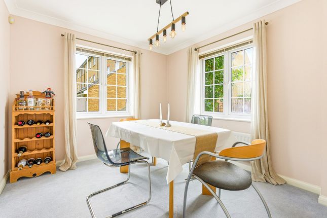 8, Patterson Court, High Wycombe photo 4