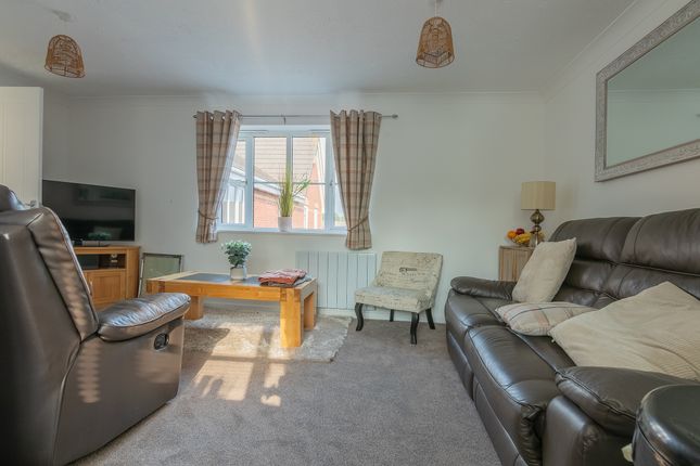 17, Middle Close, Swadlincote photo 4