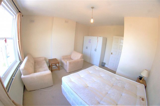 Room to rent in Agate Road, London