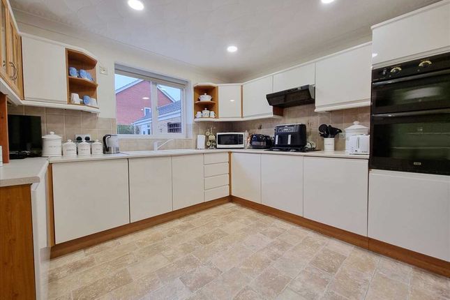 46, Lincoln Road, Ruskington photo 3