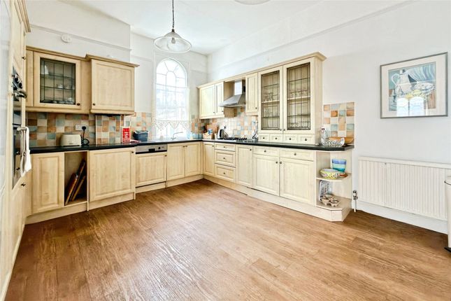 Flat 2B, 2, Coburg Terrace, Devon photo 3
