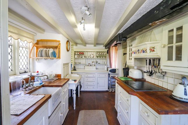 Yew Tree Cottage, The Green, Catsfield photo 4